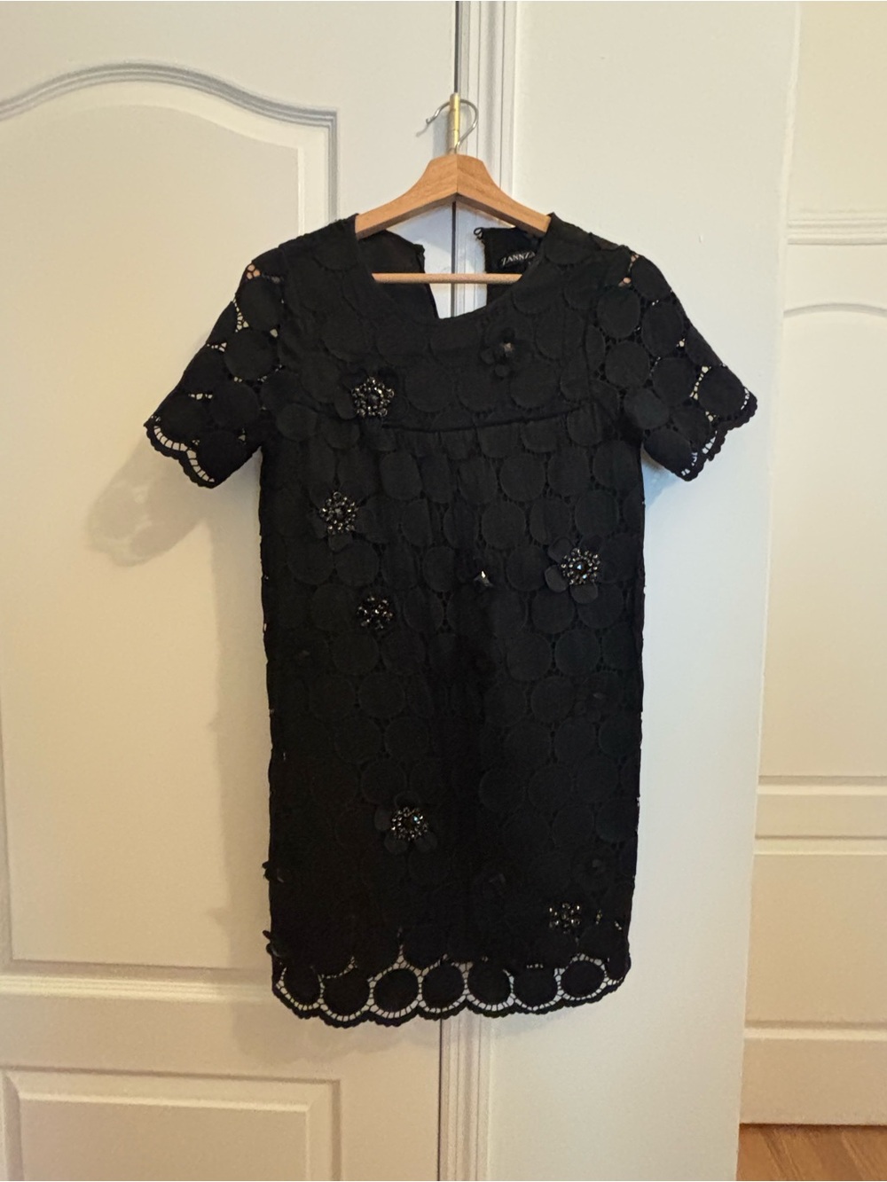 Black Embroidered Short-Sleeve Lace Shift Dress - Unbranded